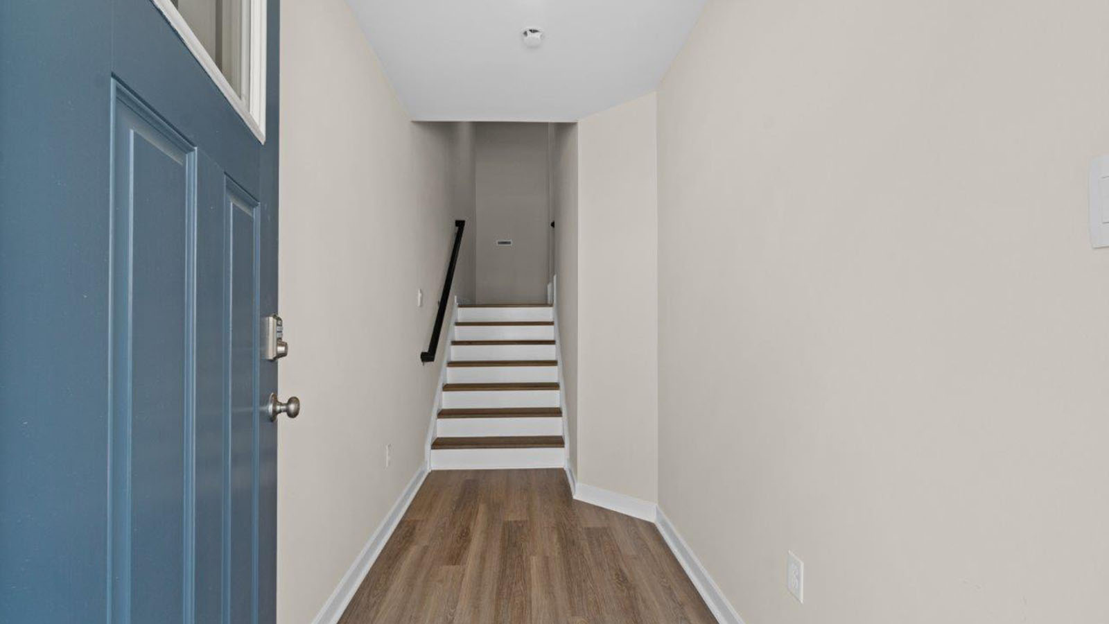 front entrance with flex space
