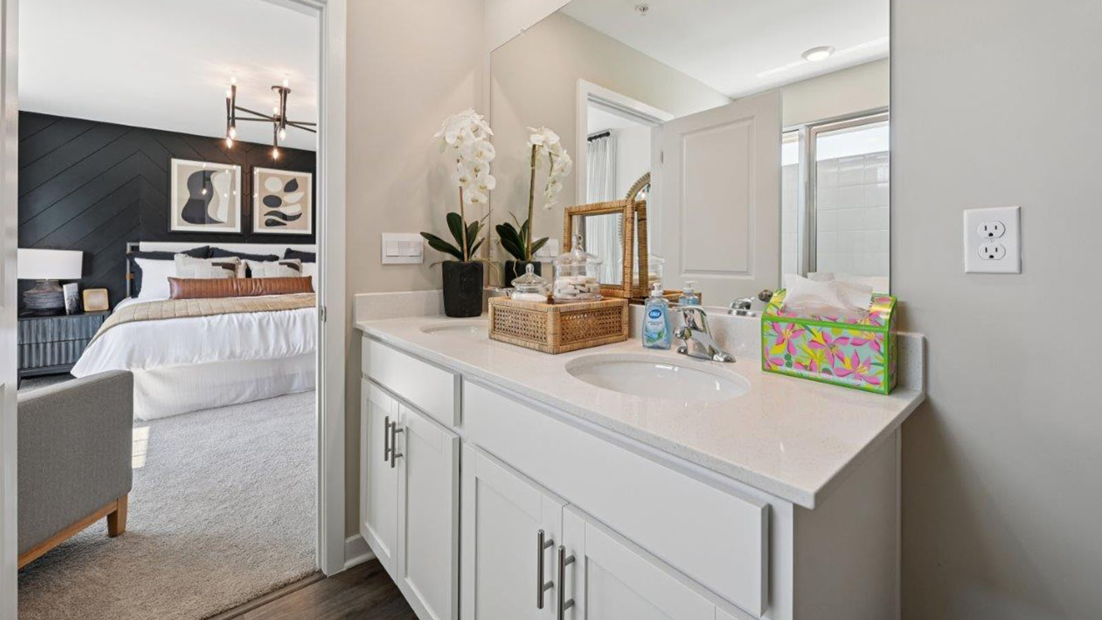 full secondary bathroom
