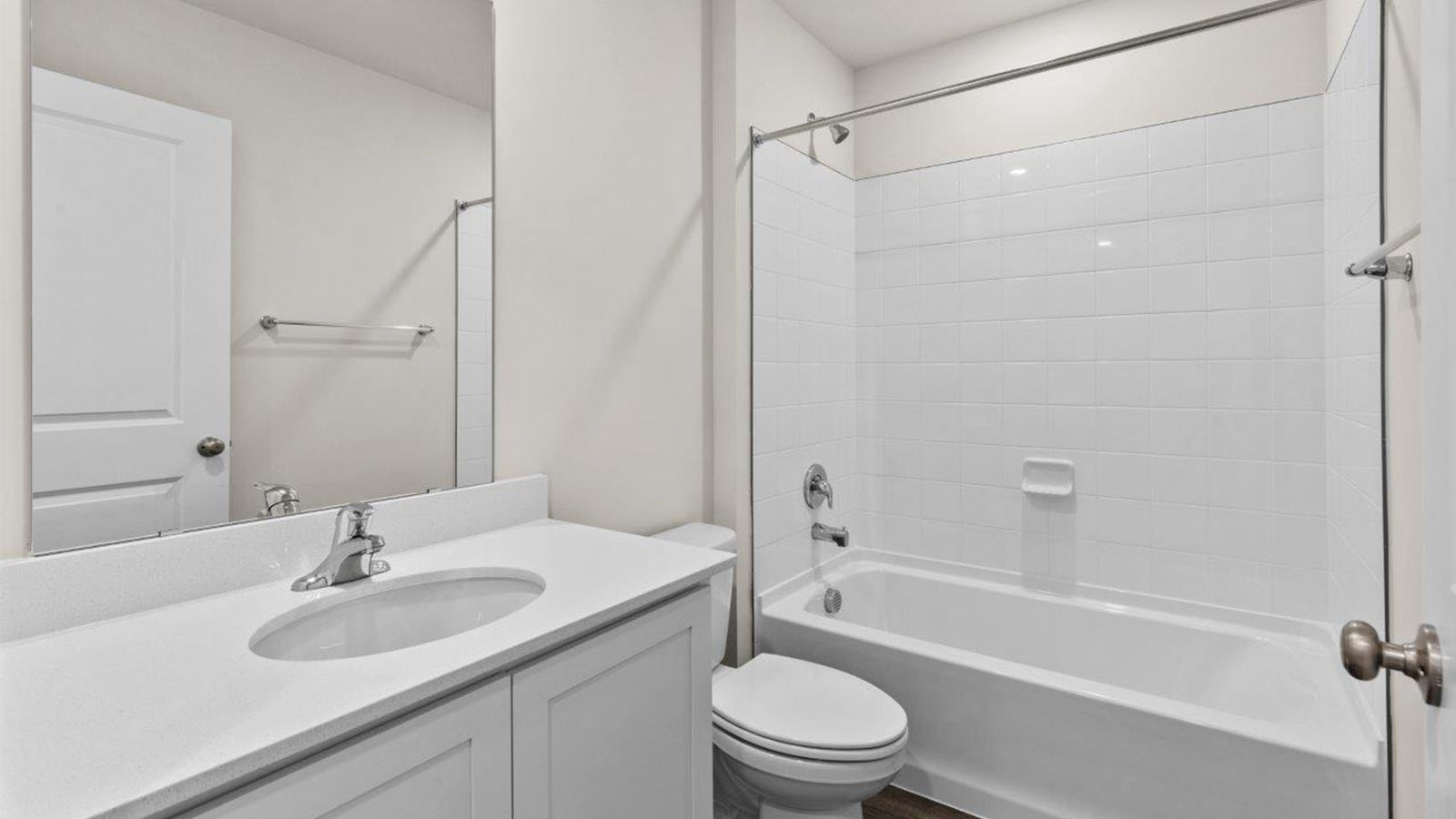 secondary full bathroom