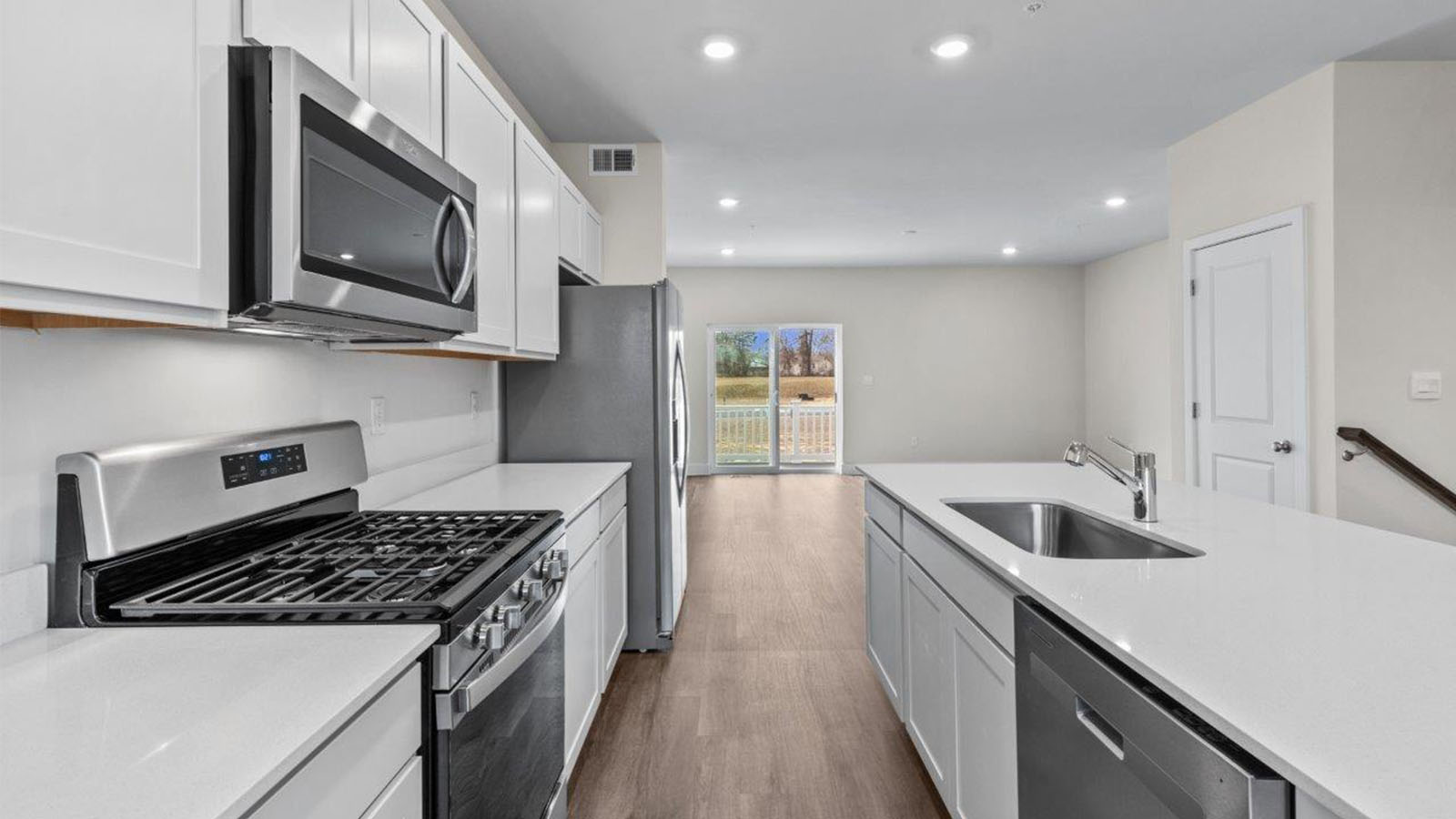 white shaker cabinets