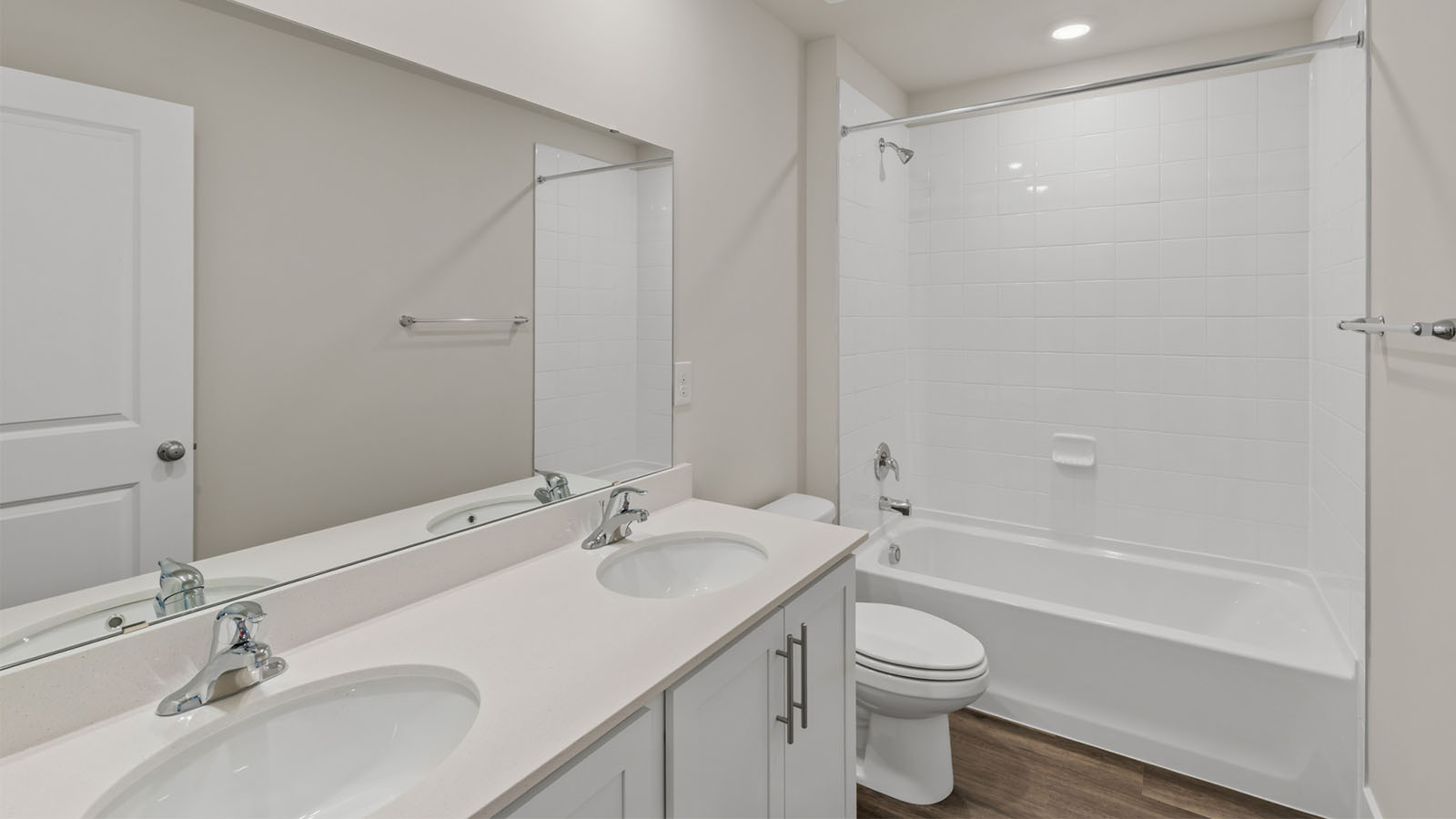 secondary full bath