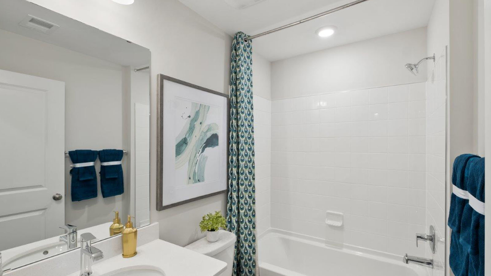 secondary full bathroom