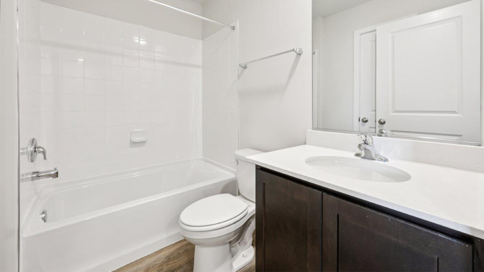 secondary full bathroom