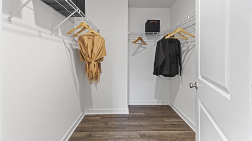 master bedroom walkin closet