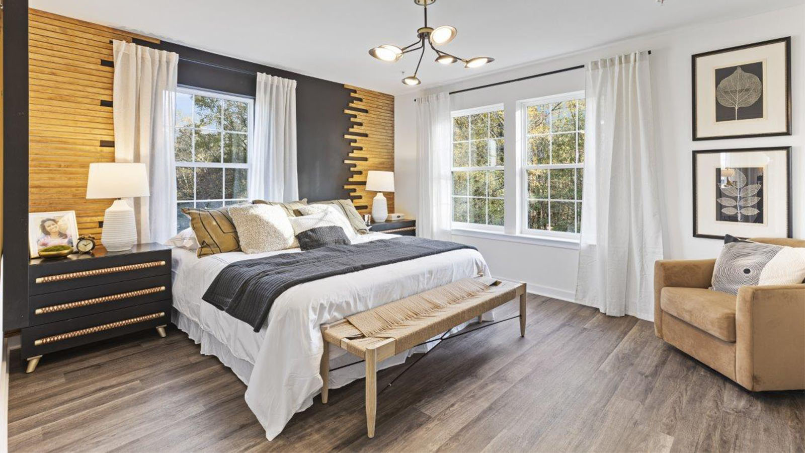 upper level master bedroom