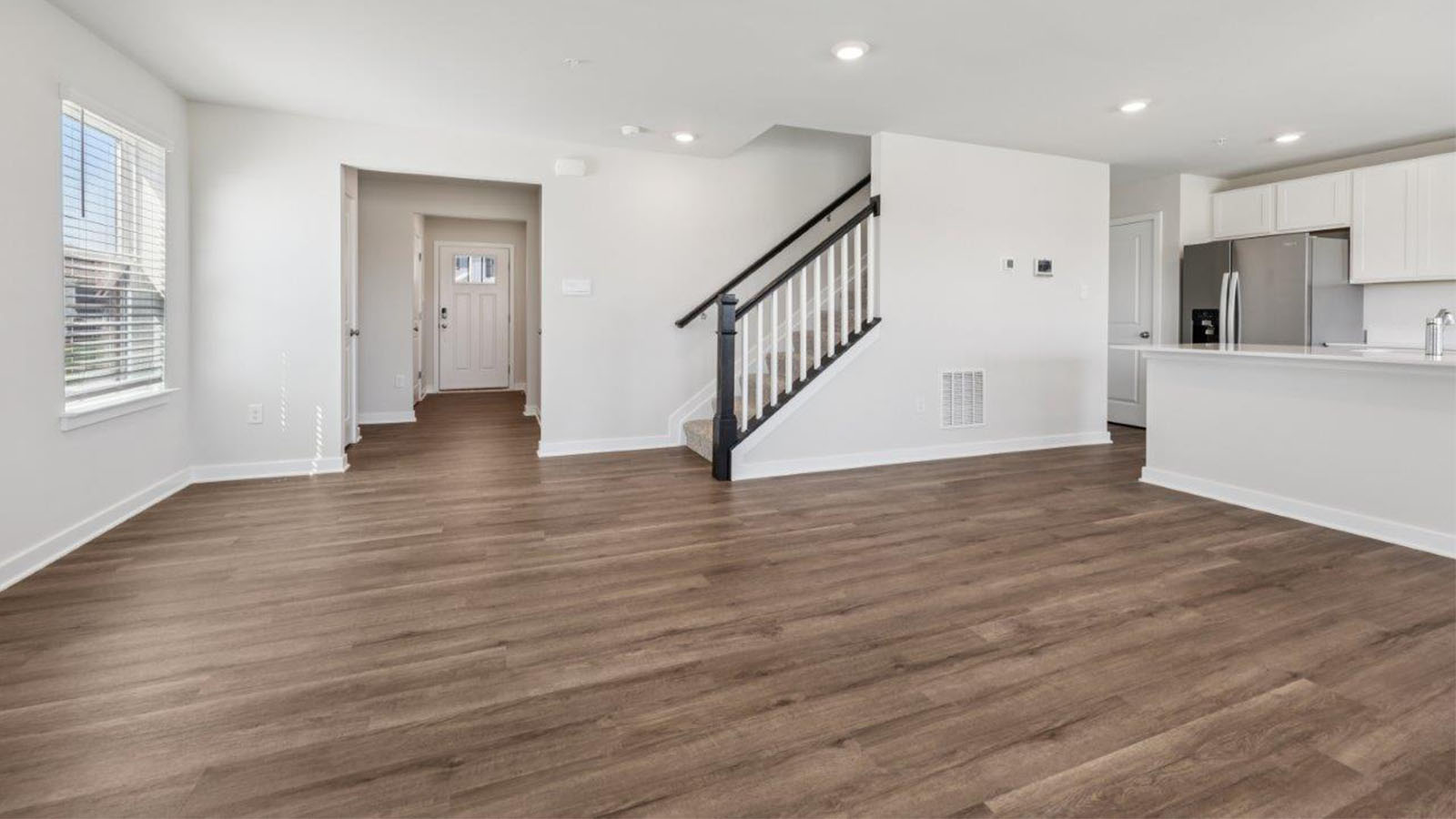 open concpet living room with recessed lights