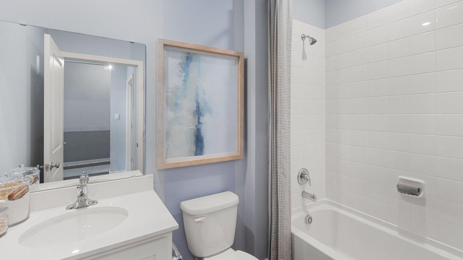 secondary full bathroom