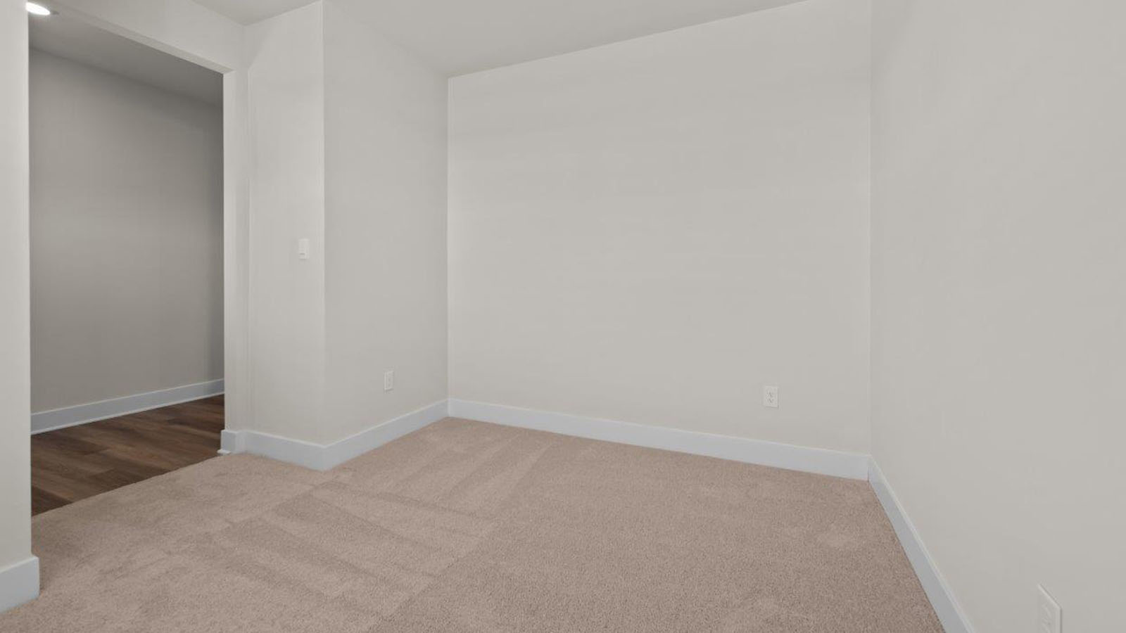 frotnt flex room and coat closet