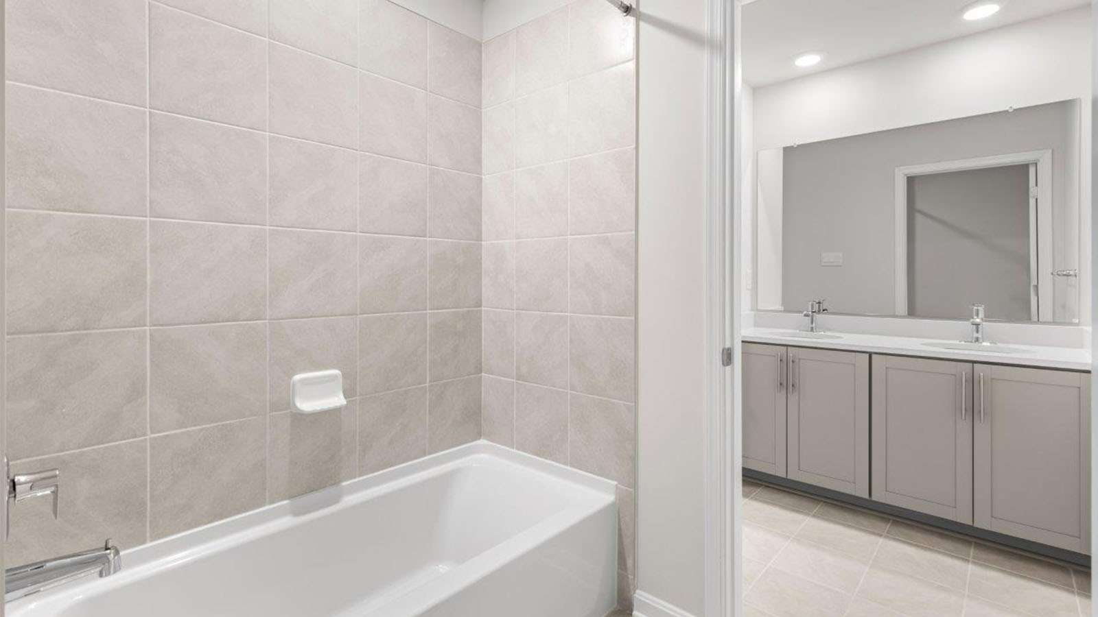 secondary full bathroom