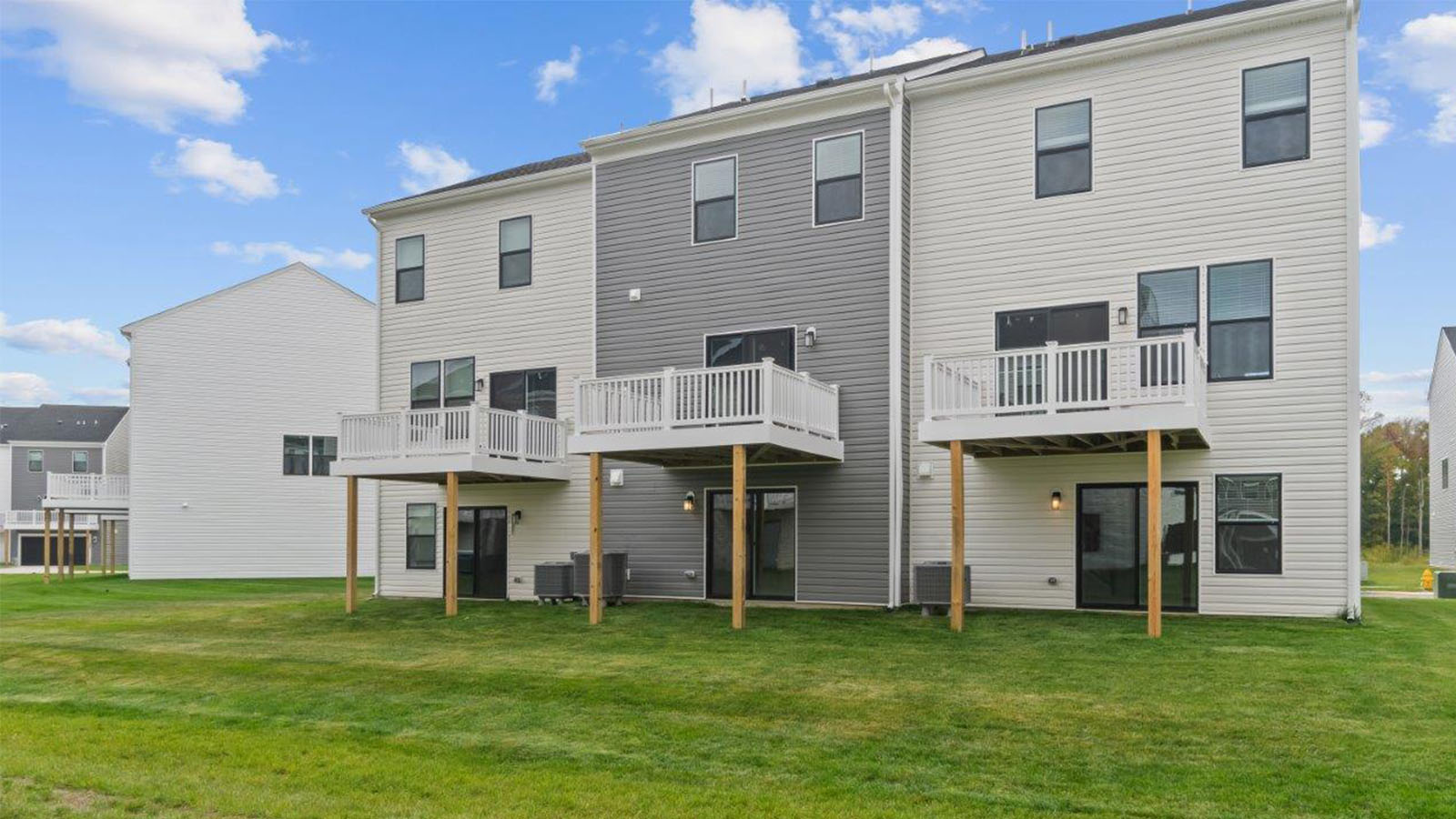 rear of home showing deck