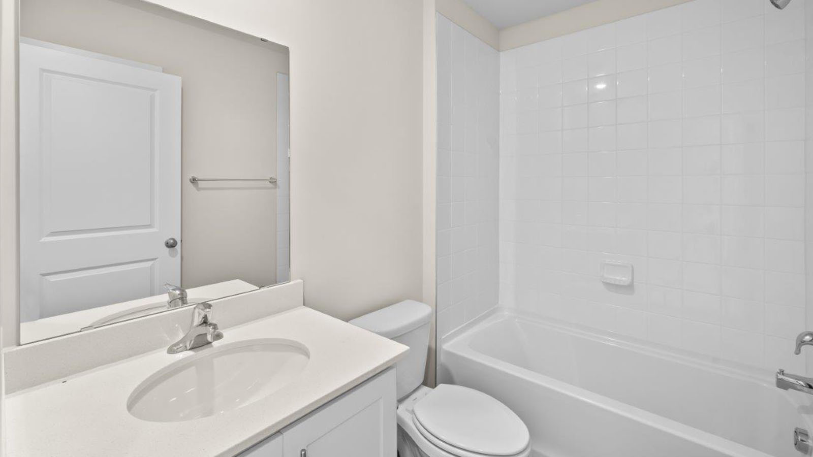 secondary full bathroom