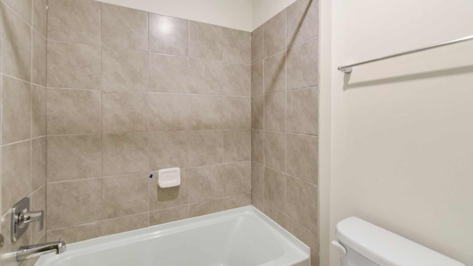 secondary full bath