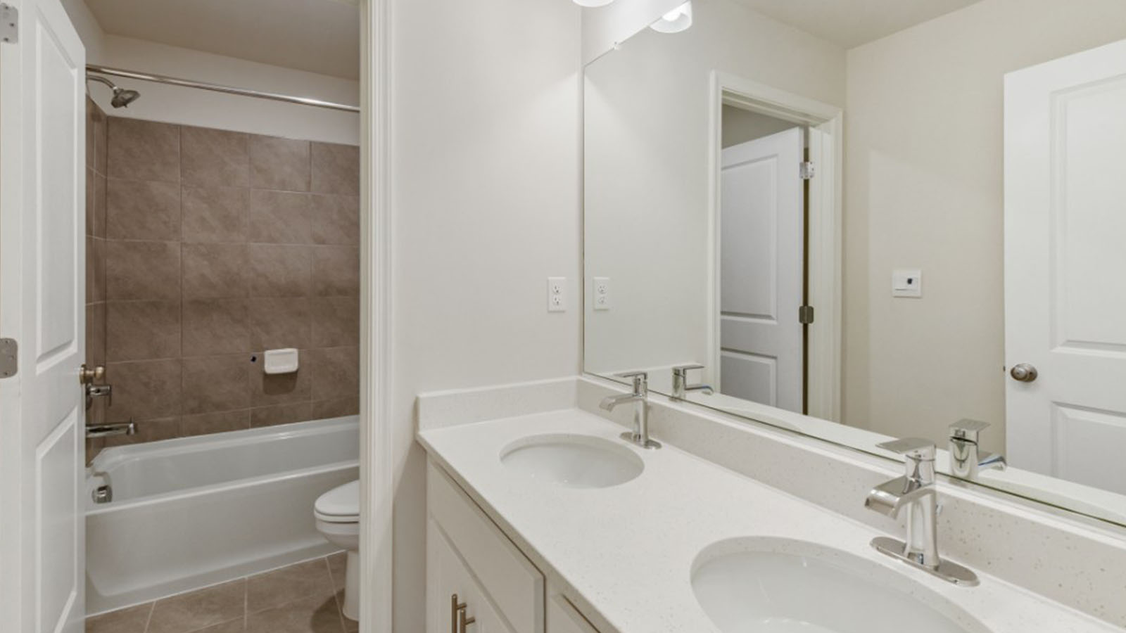 secondary full bath
