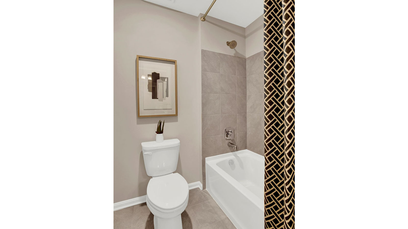 secondary full bathroom