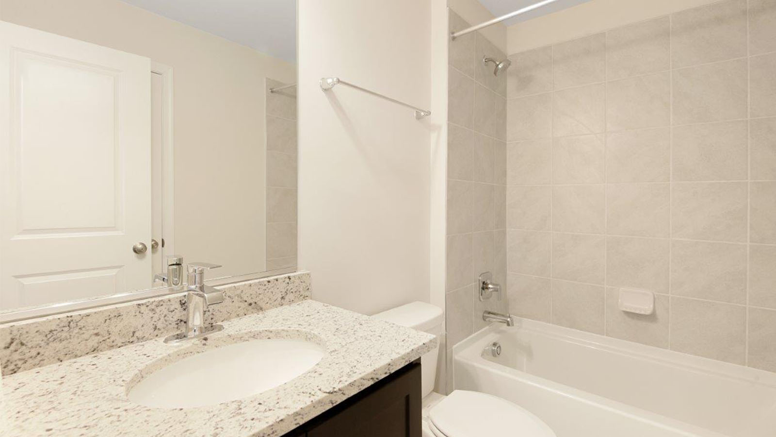 secondary full bathroom