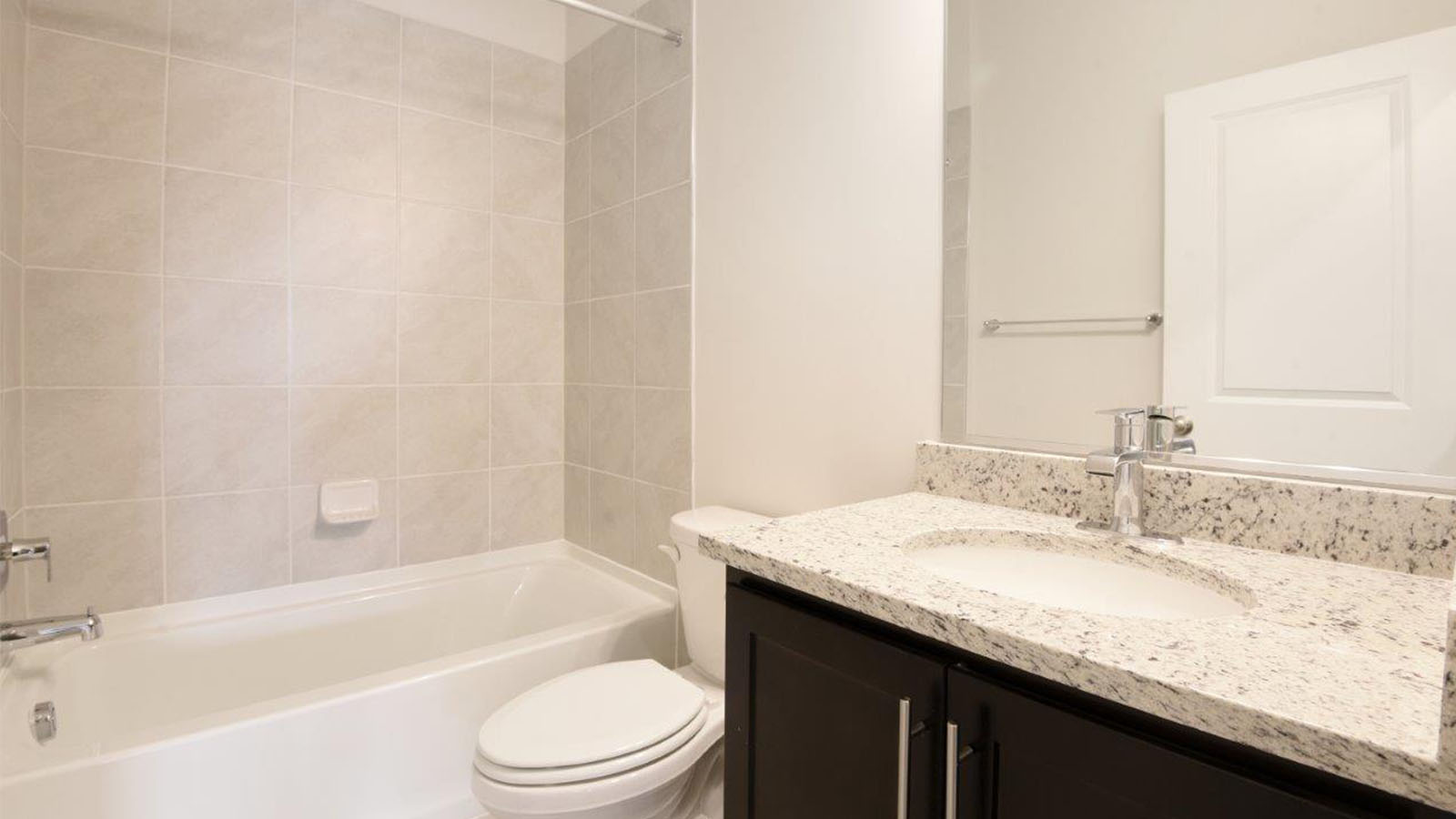 secondary full bathroom