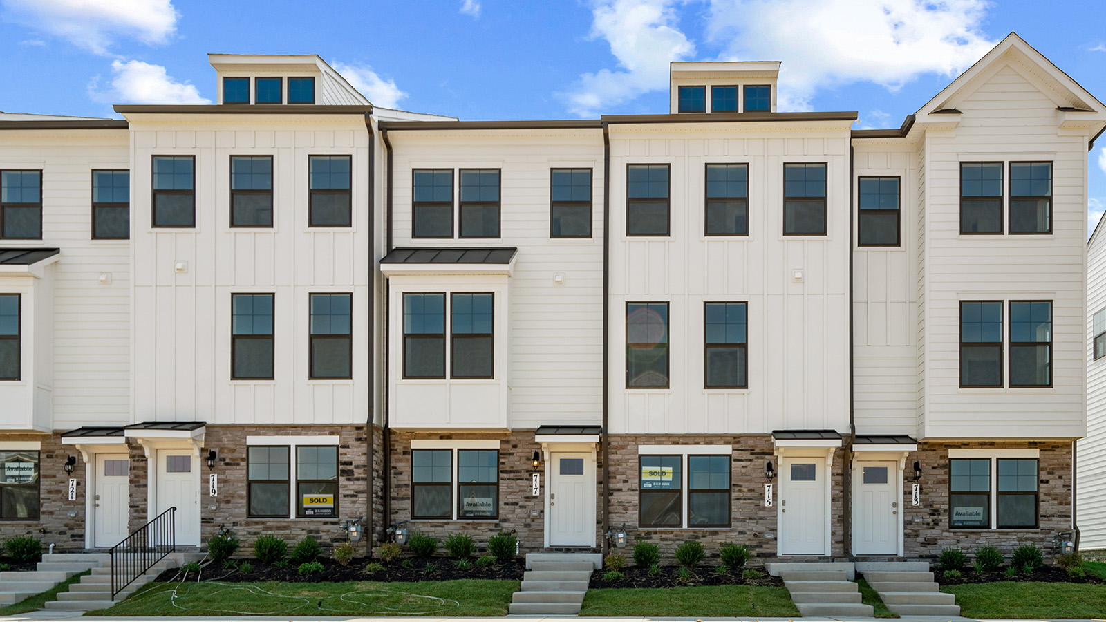 Carlton Townhome 4 Beds 1 Car Garage