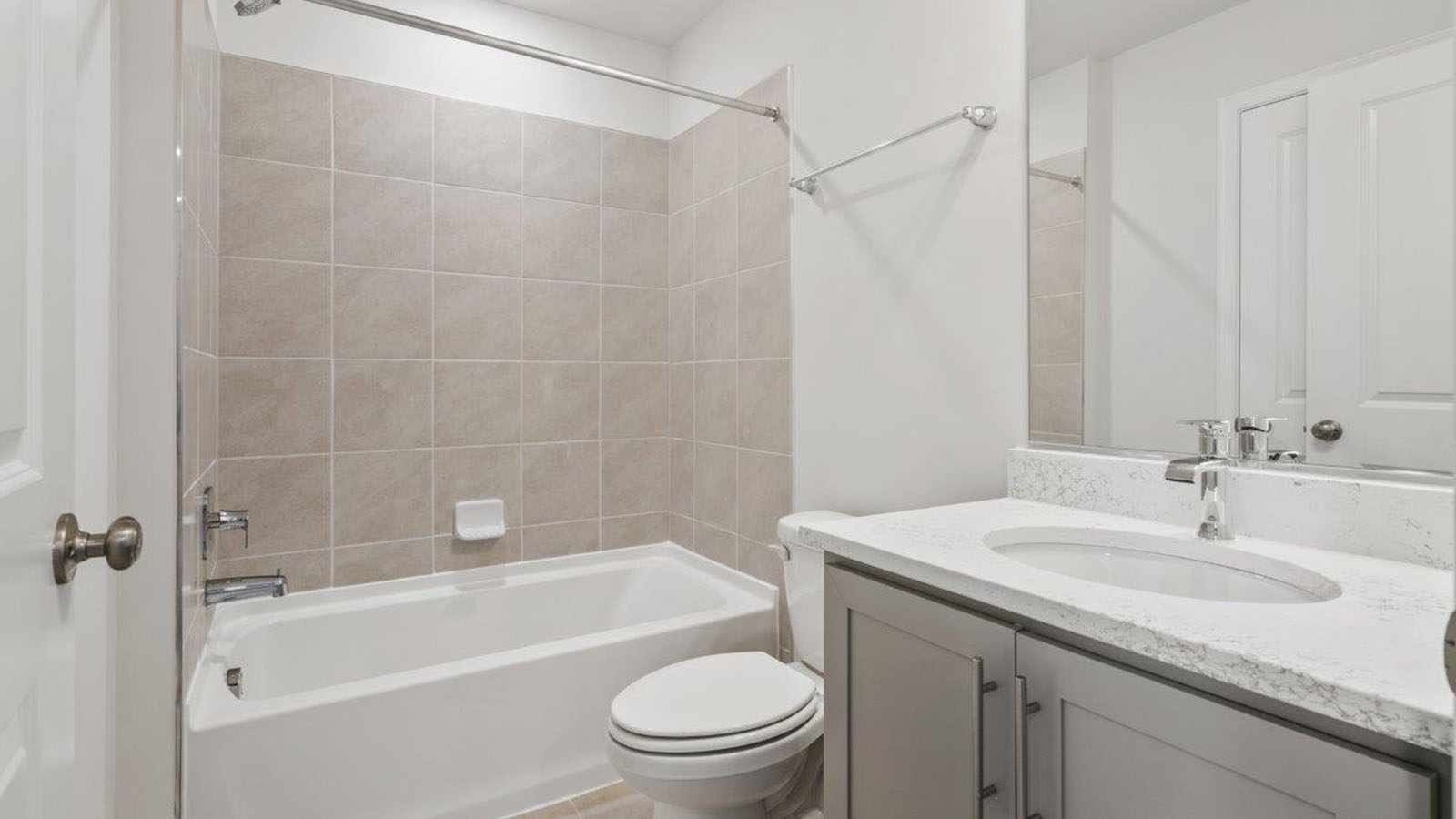 secondary full bathroom