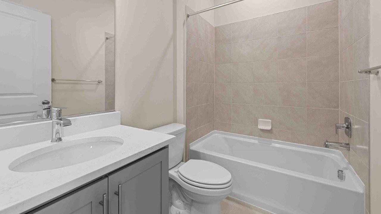 secondary full bathroom