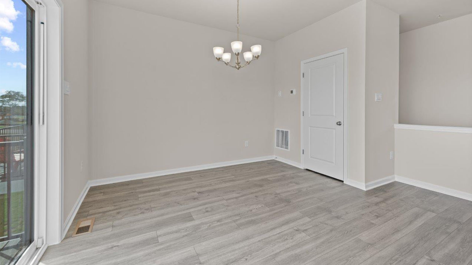 dining area off of kitchen