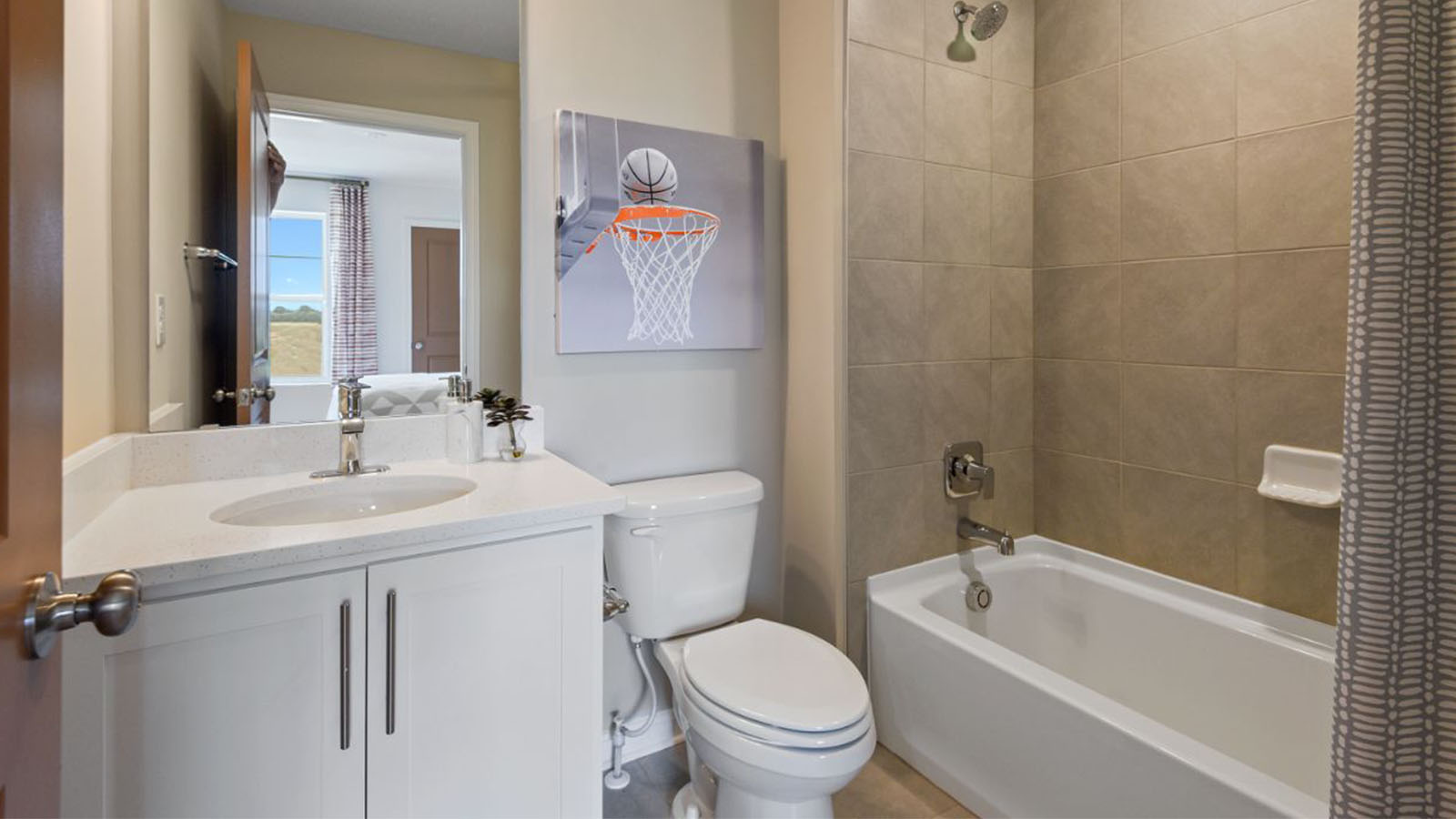 secondary full bathroom