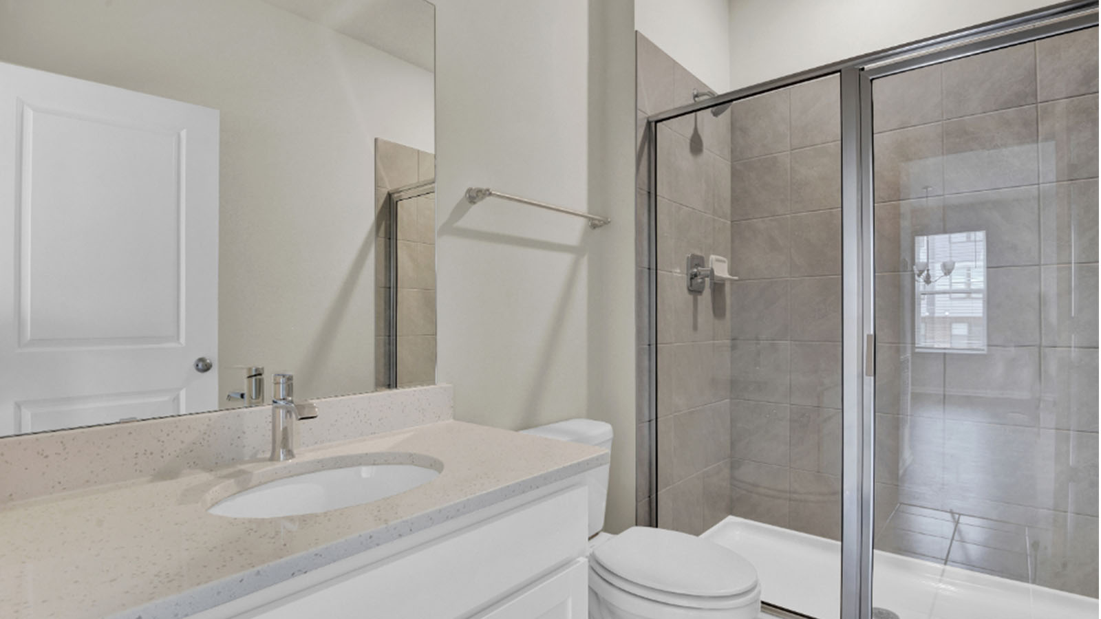 secondary full bathroom