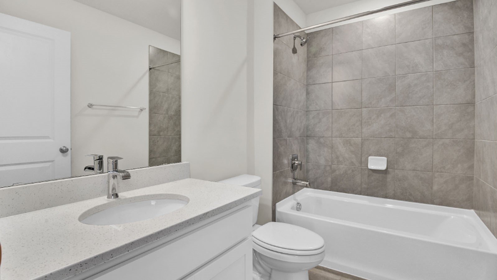 secondary full bathroom