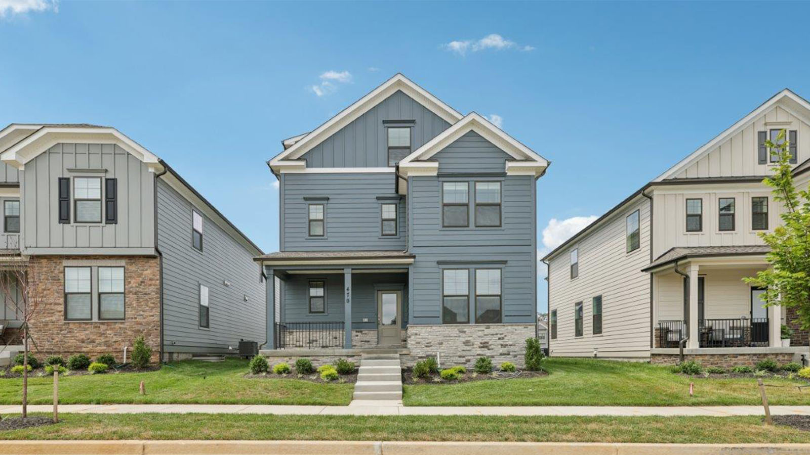 neotraditional home wiht two car rear garage