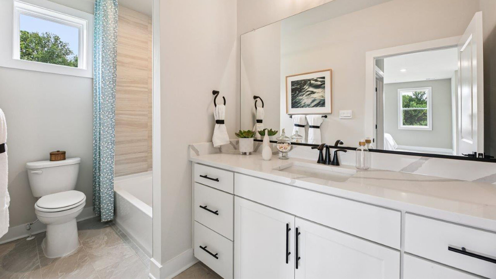 secondary full bathroom