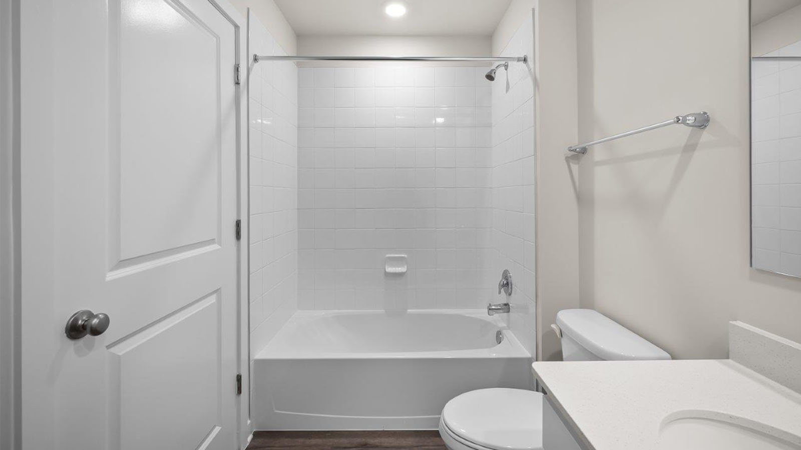 secondary full bathroom