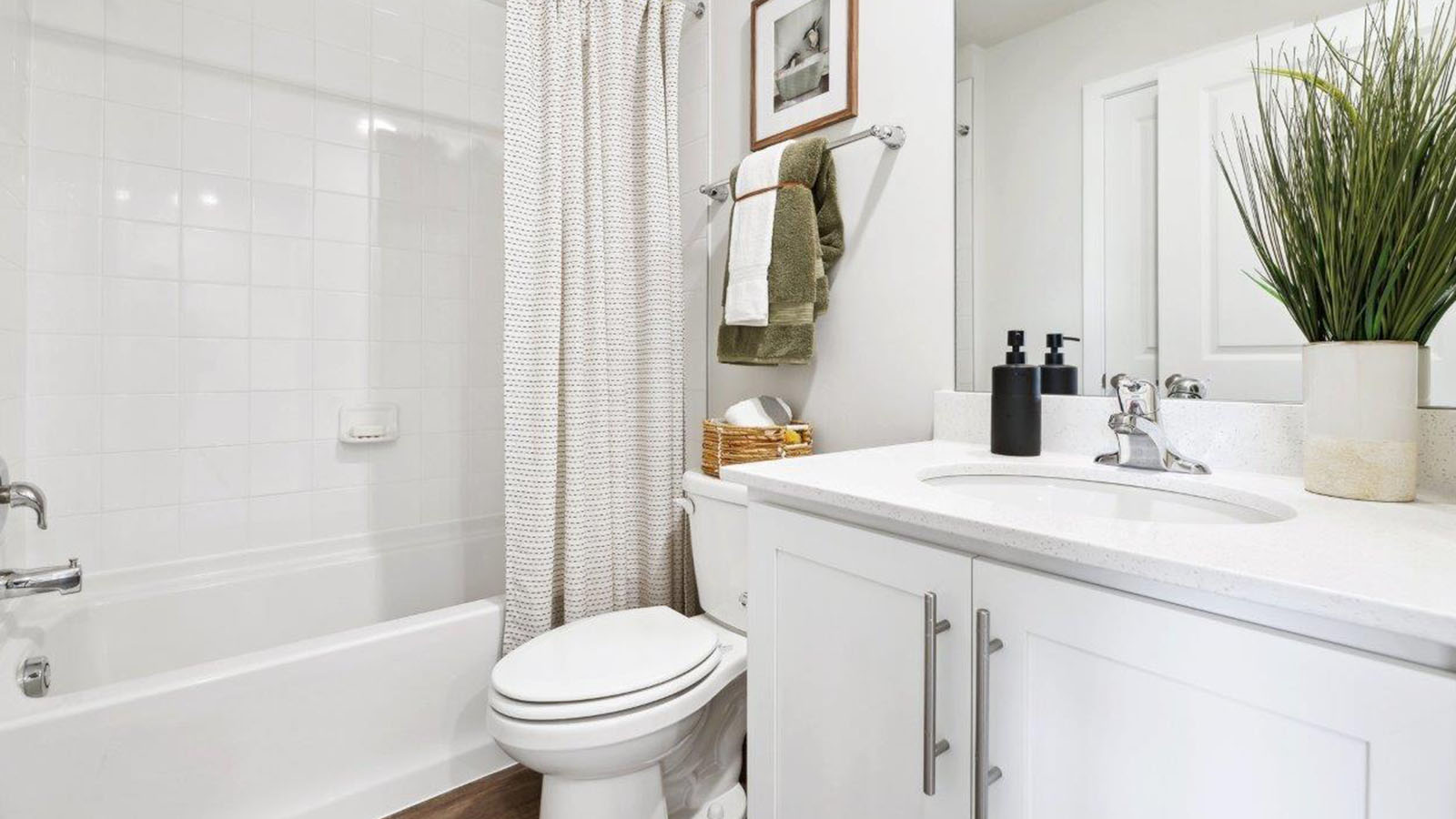 secondary full bath