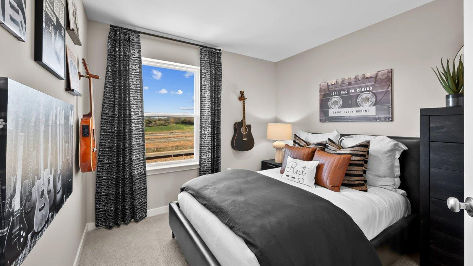 secondary bedroom