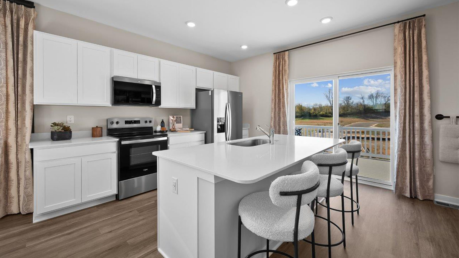 white shaker kitchen cabinets with quartz counters