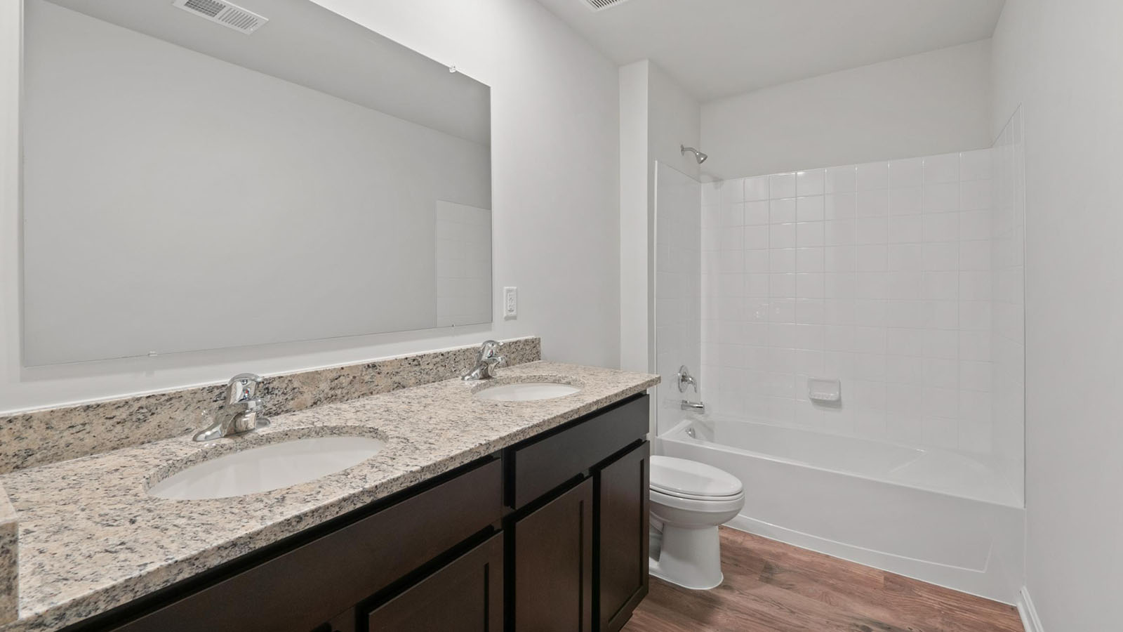 secondary full bathroom