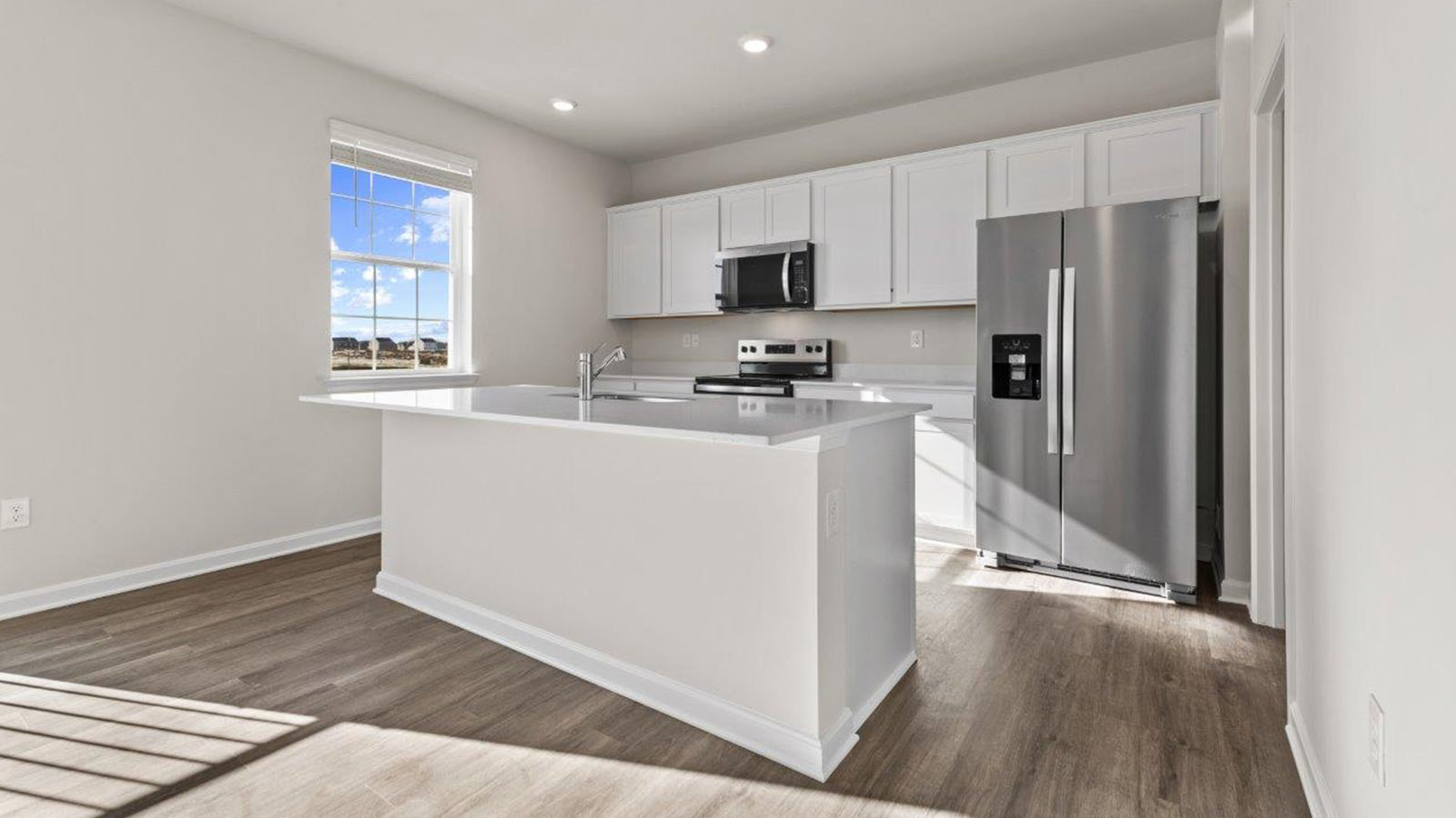 white shaker kitchen cabinets