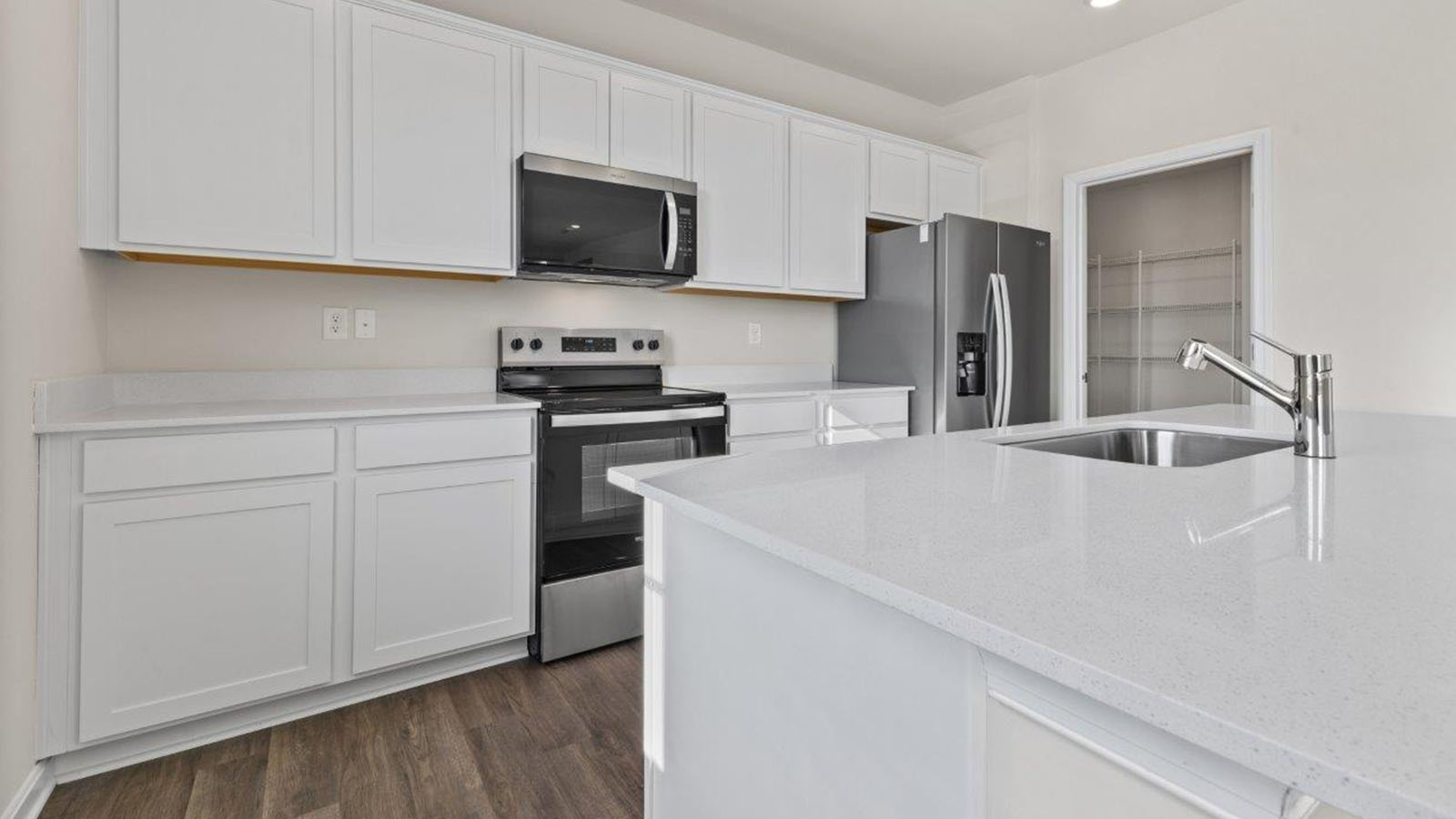 shaker style cabinets and quartzcounters