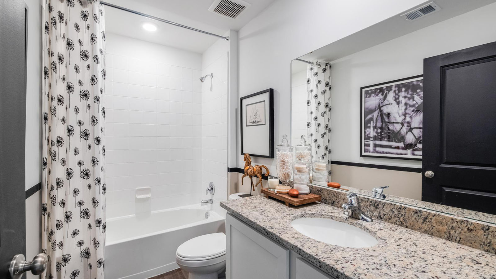 secondary full bathroom