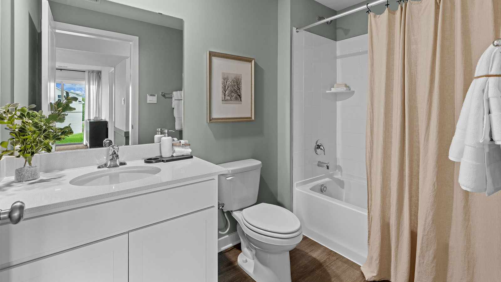 secondary full bath