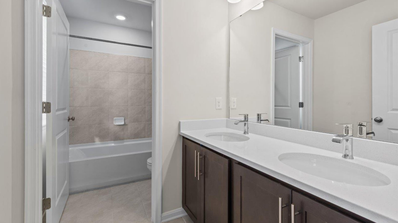 secondary full bath