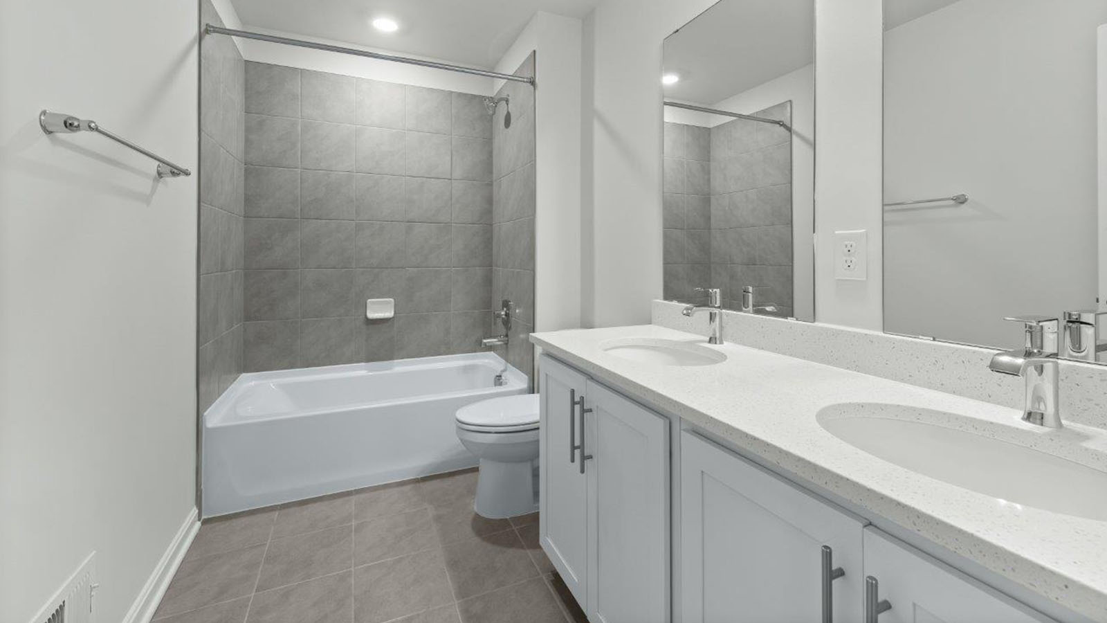 secondary full bathroom