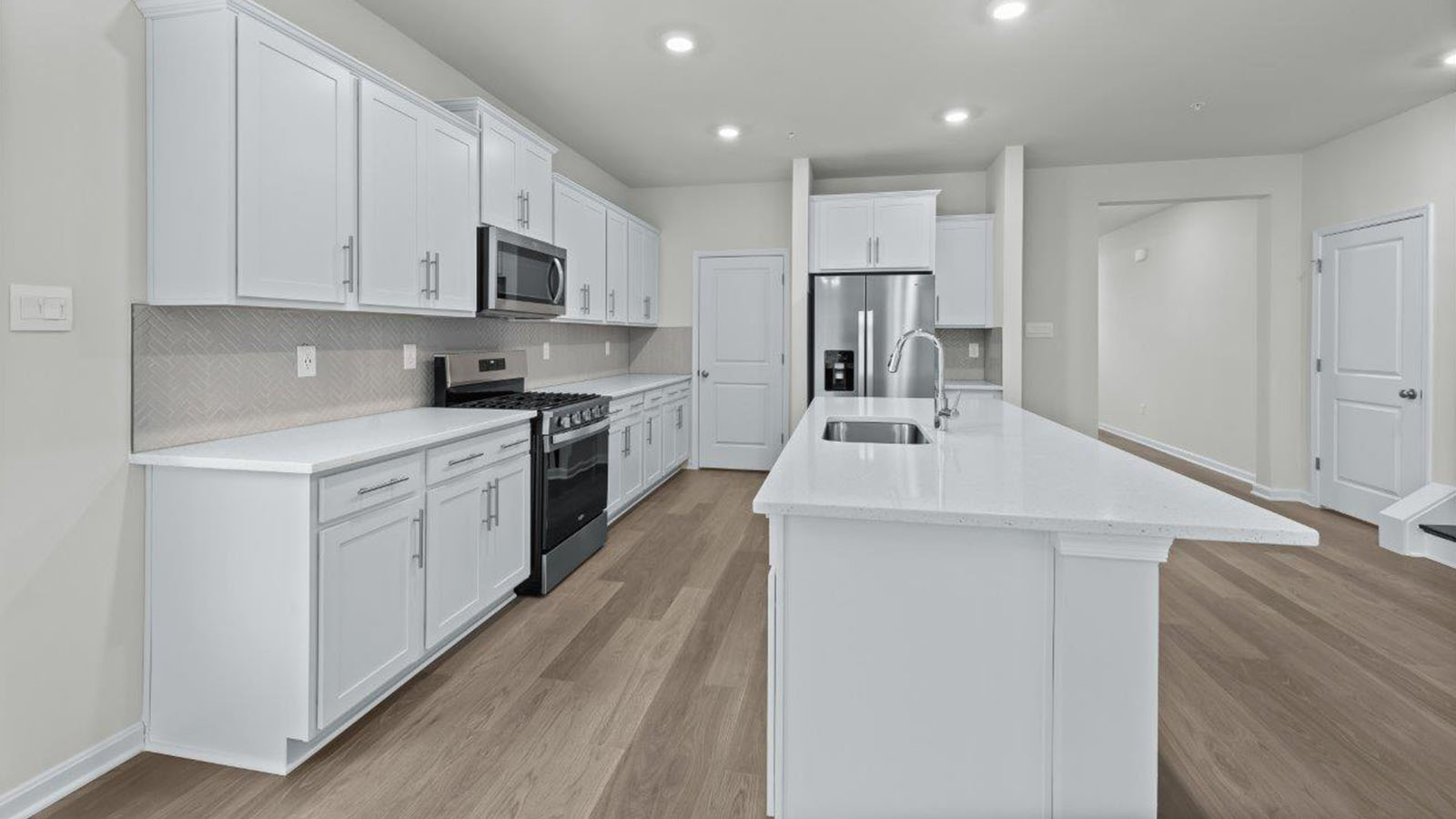 white shaker cabinets and quartz counters