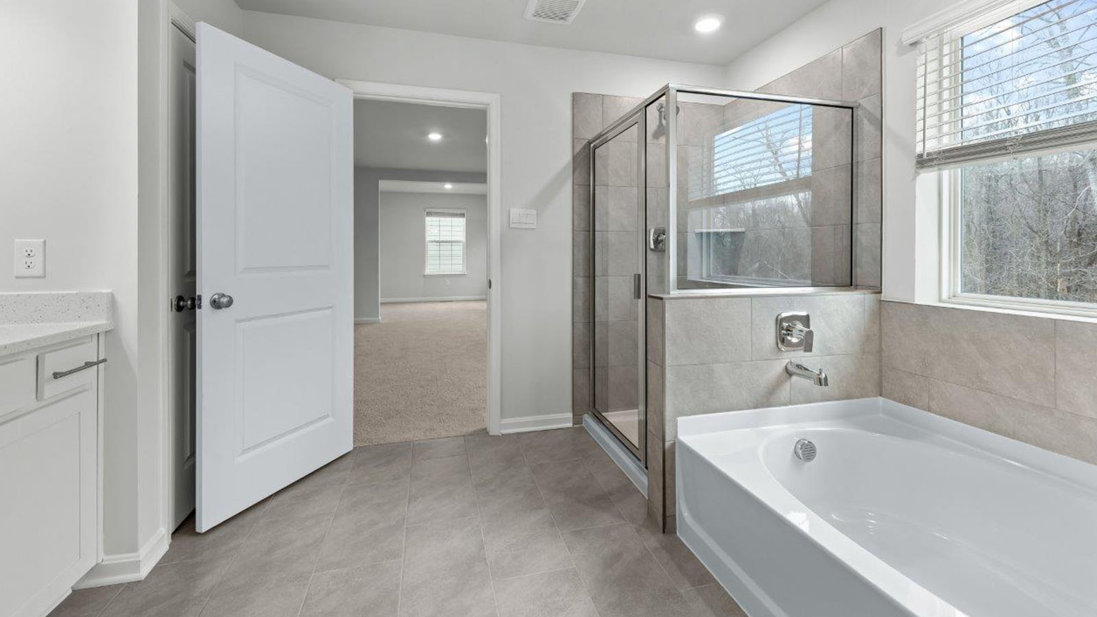 master bath with soaking tub