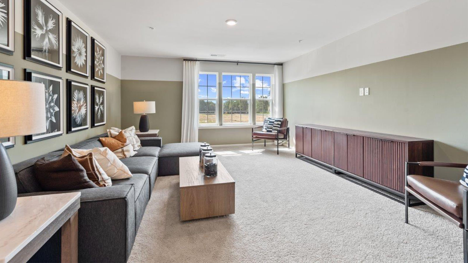 Summit Single Family Home 6 Beds 2 Car garage with Basement