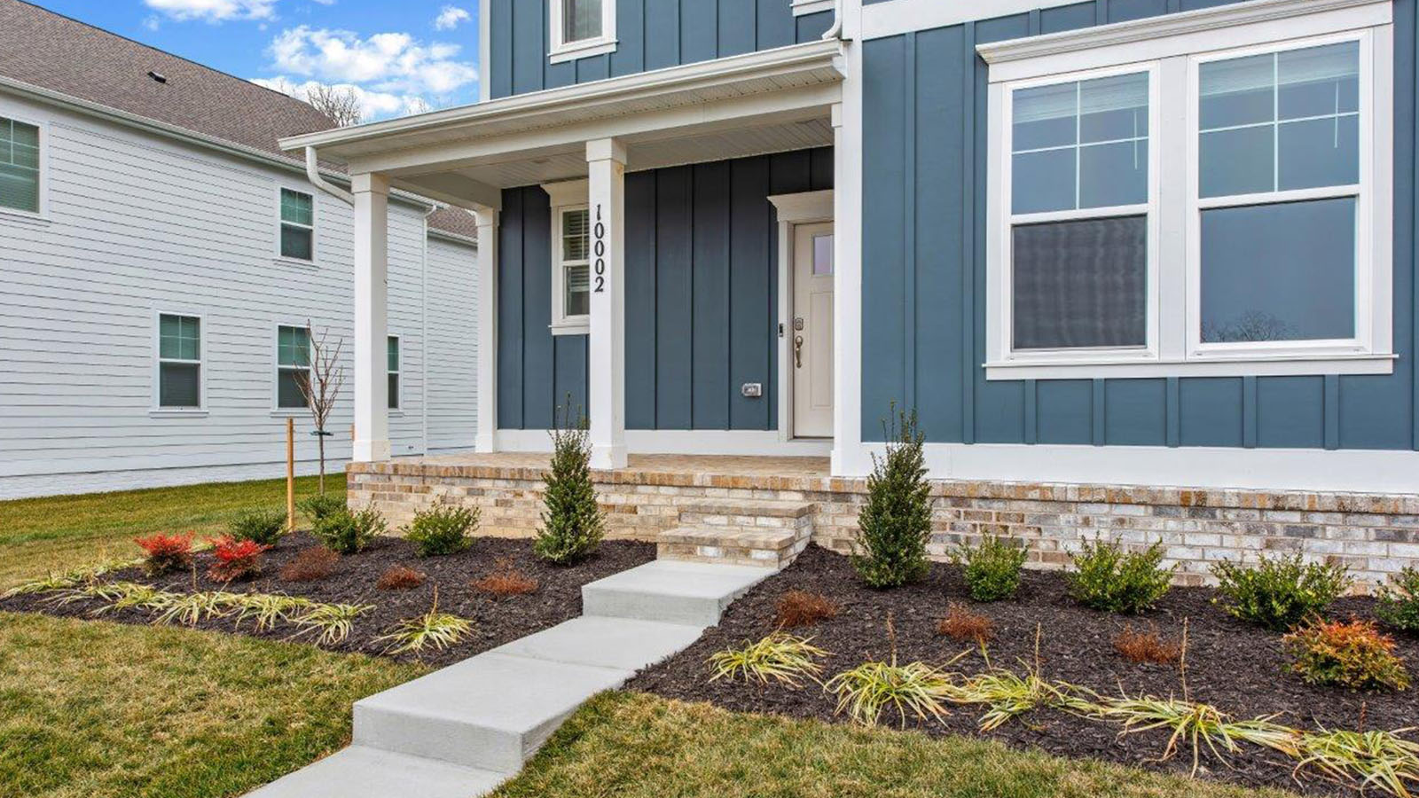 steps leading to front porch