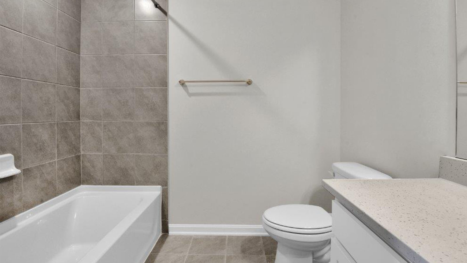 secondary full bathroom