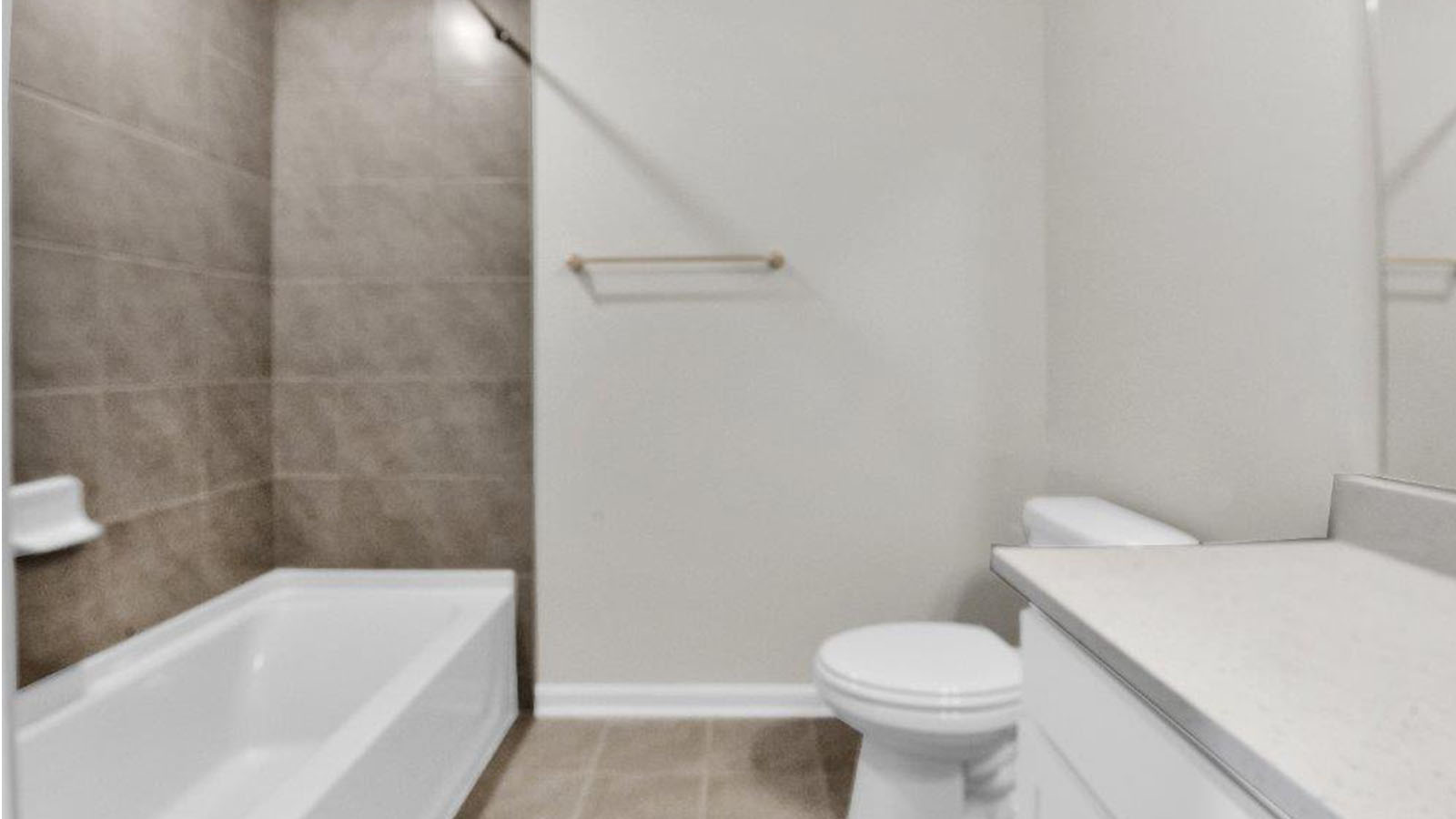 secondary full bathroom