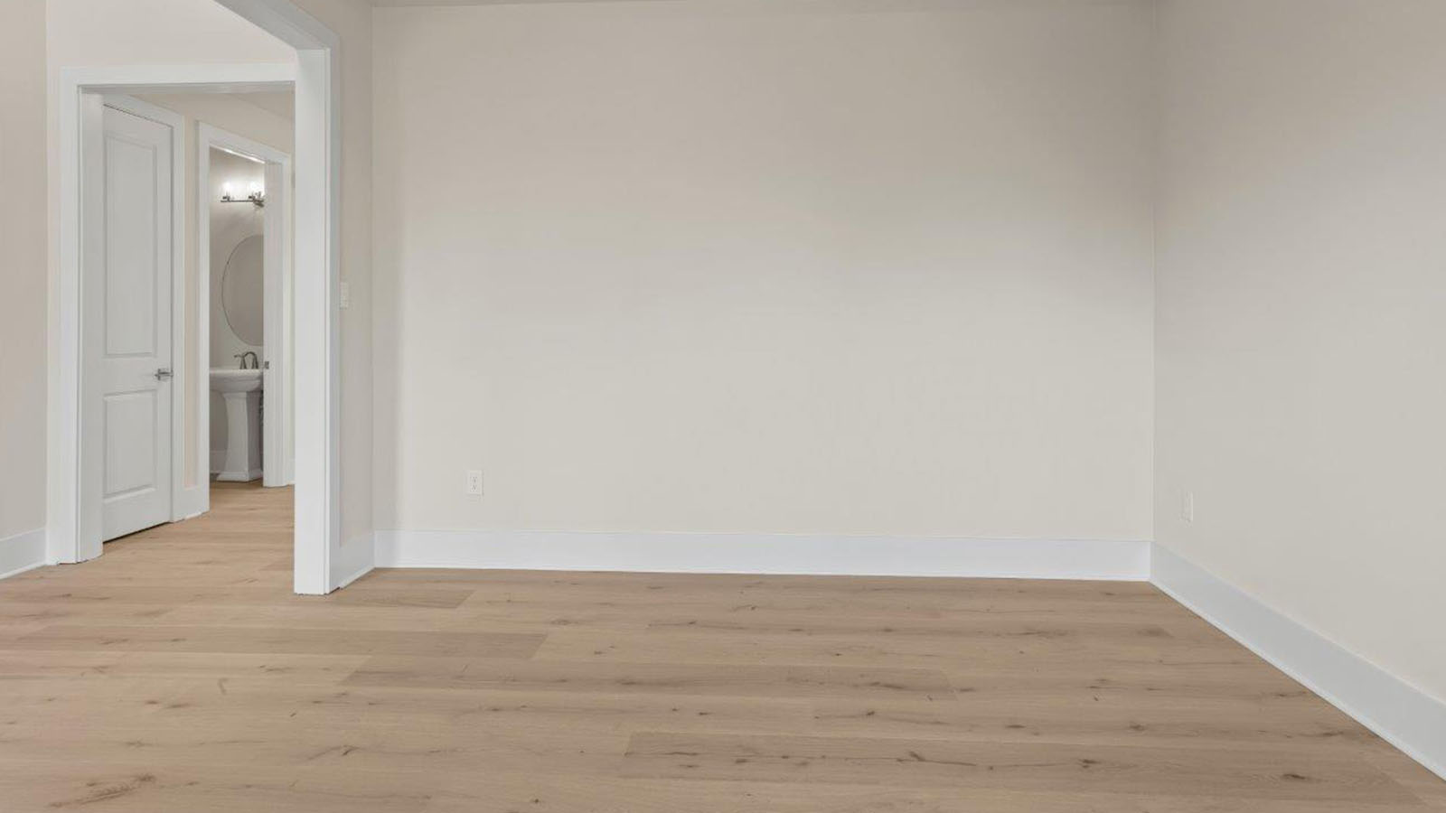 front flex room with natural light