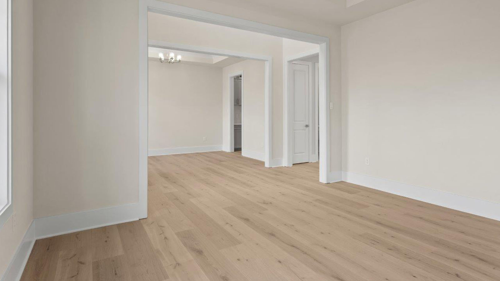 front flex room with natural light