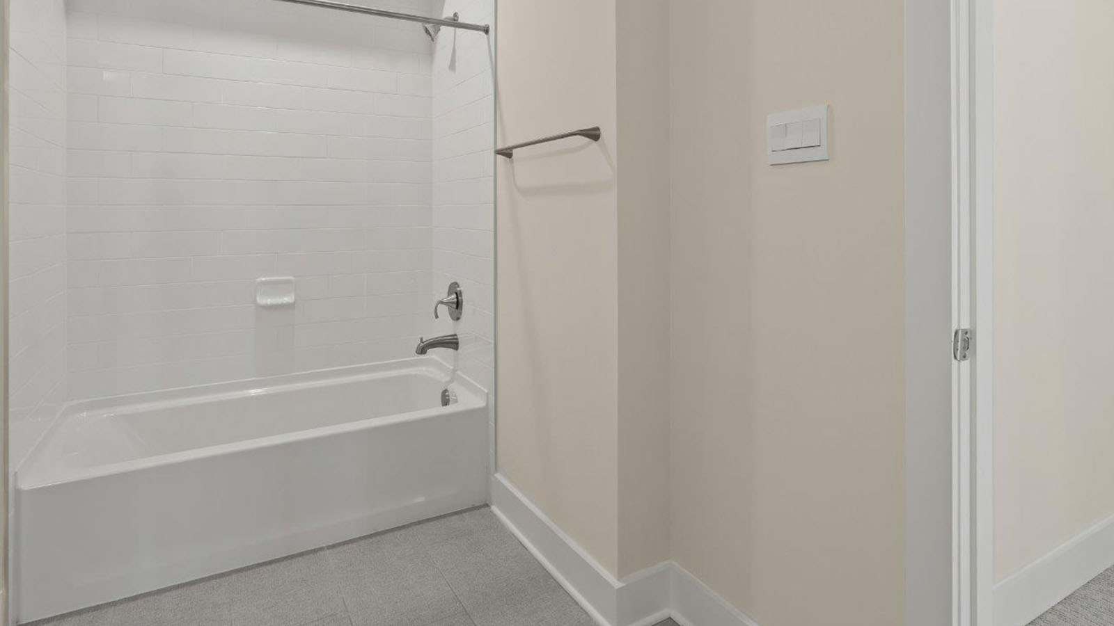 secondary full bathroom