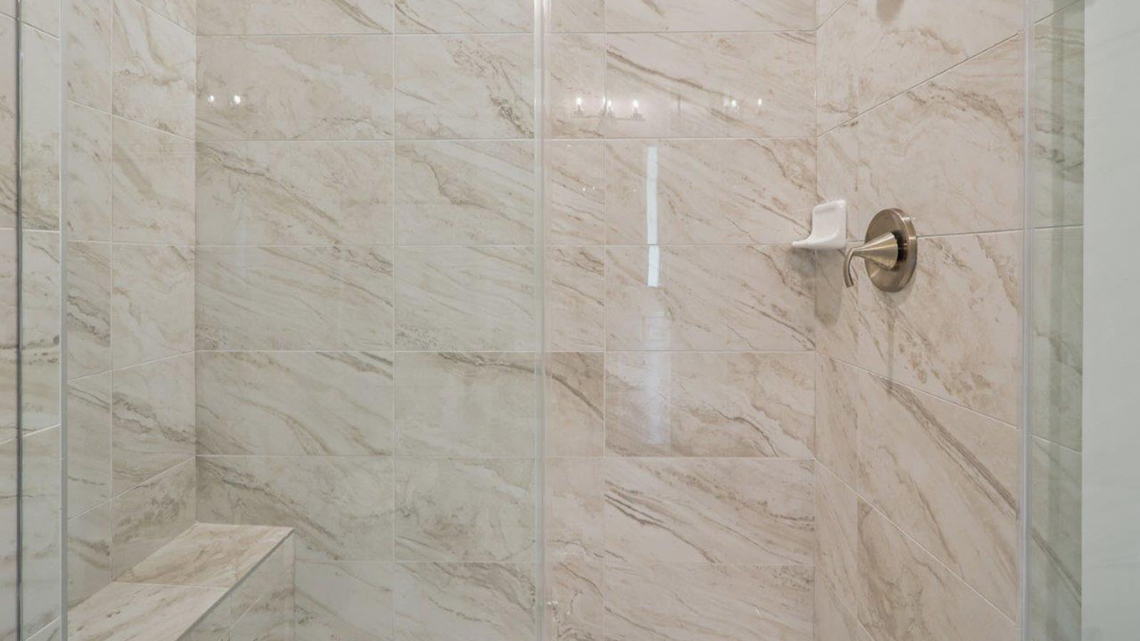 secondary full bathroom